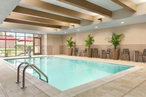 A piscina localizada em Home2 Suites By Hilton Florence Cincinnati Airport South ou nos arredores