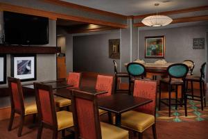 a dining room with tables and chairs and a tv at Hampton Inn Alamogordo in Alamogordo