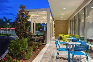 Restavracija oz. druge možnosti za prehrano v nastanitvi Home2 Suites By Hilton Naples I-75 Pine Ridge Road