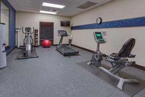 Fitnes centar i/ili fitnes sadržaji u objektu Hampton Inn Clearfield