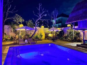 Swimming pool sa o malapit sa kuta 5BR private villa pool ,near airport,