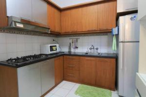 Kitchen o kitchenette sa kuta 5BR private villa pool ,near airport,