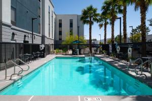 Bazen v nastanitvi oz. blizu nastanitve Hampton Inn & Suites Las Vegas Airport