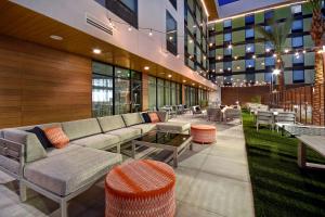 Area tempat duduk di Home2 Suites by Hilton Las Vegas Convention Center - No Resort Fee