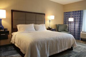 Katil atau katil-katil dalam bilik di Hampton Inn Lexington Medical Center, KY