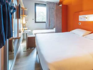 ibis budget Rennes Rte Lorient में एक कमरे में एक या कई बेड