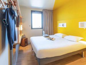 ibis budget Rennes Rte Lorient में एक कमरे में एक या कई बेड