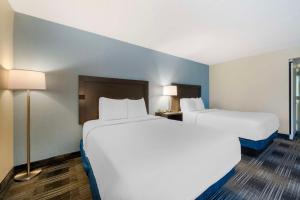 Best Western Plus Alexandria Fort Belvoir 객실 침대