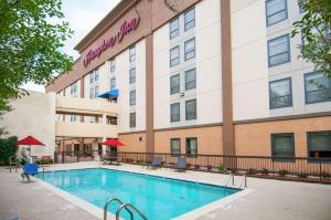 Piscina de la sau aproape de Hampton Inn Metairie