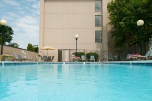 La pileta dentro o cerca de Hampton Inn Clarksville