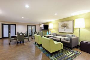 Un lugar para sentarse en Hampton Inn Morgan Hill