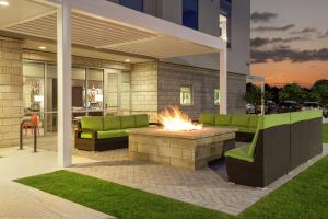 Zona d'estar a Home2 Suites by Hilton Austin North/Near the Domain, TX