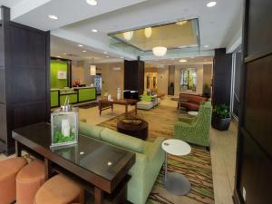 Area tempat duduk di The Hilton Garden Inn Buffalo-Downtown