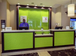 Area lobi atau resepsionis di The Hilton Garden Inn Buffalo-Downtown