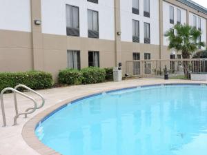 Piscina a Hampton Inn Lafayette Louisiana o a prop