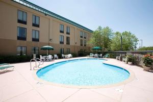 Piscina a Hampton Inn Lafayette Louisiana o a prop