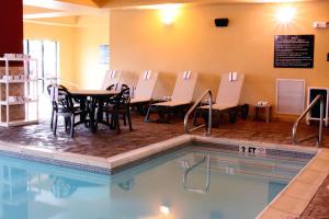 Piscina a Hampton Inn & Suites Paducah o a prop