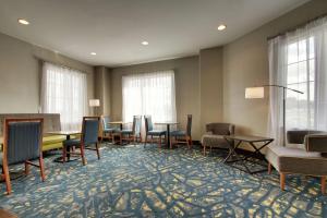 Ruang duduk di Hampton Inn-Pawtucket, RI