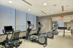 Fitness centar i/ili fitness sadržaji u objektu The Cincinnatian Curio Collection by Hilton