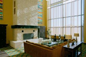 Un lugar para sentarse en DoubleTree by Hilton Santa Fe