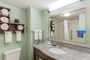 Kamar mandi di Hampton Inn Minneapolis/Shakopee