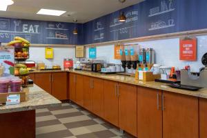 Напитки в Hampton Inn Williamsport