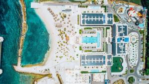 Bazen u ili blizu objekta Mangrove Beach Corendon Curacao All-Inclusive Resort, Curio