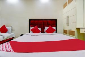 Кровать или кровати в номере Hotel Nancy Dx Near New Delhi Railway Station