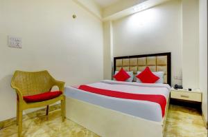 Кровать или кровати в номере Hotel Nancy Dx Near New Delhi Railway Station