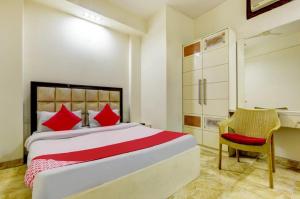 Кровать или кровати в номере Hotel Nancy Dx Near New Delhi Railway Station