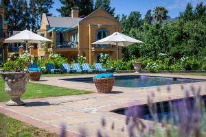 Swimming pool sa o malapit sa Franschhoek Country House & Villas