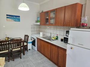 Кухня или мини-кухня в Nikol's apartment
