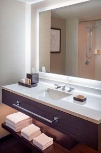 Grand Hyatt Denver tesisinde bir banyo