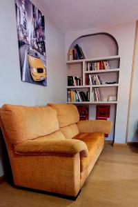 a living room with a couch and a book shelf at www apartamentovaldivia es Parking incluido in León