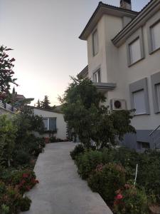 Dārzs pie naktsmītnes villa rain cesme