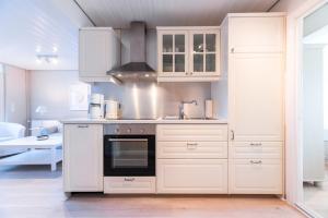 A kitchen or kitchenette at Landhaus am Meer - Whg 2 Süderaue