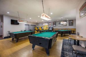 Billiards table sa Quality Inn & Suites Canon City