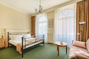 A bed or beds in a room at Villa Sedan - Destigo Hotels