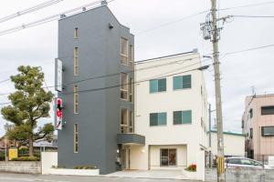 El edificio en el que está la pensión