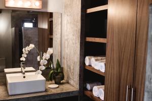 DISTRITO 88 - Hotel Boutique Only Adults tesisinde bir banyo