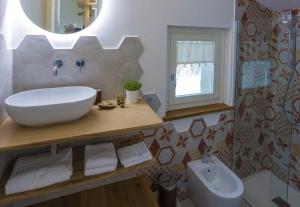 A bathroom at La casa del Sasso