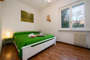 A bed or beds in a room at Casa Lavanda Pool, Tennis - Happy Rentals