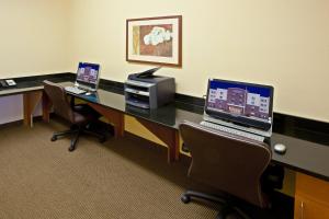 Uma TV ou centro de entretenimento em Candlewood Suites Lafayette, an IHG Hotel