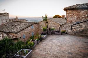 Gambar di galeri bagi Roof Garden Rooms di Assisi