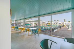 Restoran või mõni muu söögikoht majutusasutuses Bitacora Lanzarote Club