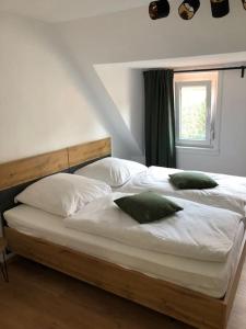 เตียงในห้องที่ 2 Zimmer Wohnung in Giessen-Mitte