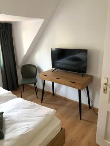 โทรทัศน์และ/หรือระบบความบันเทิงของ 2 Zimmer Wohnung in Giessen-Mitte