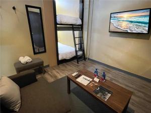 TV i/ili zabavni centar u objektu Boxstel - Modern Stay Hotel Downtown El Paso