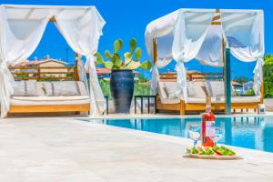 Πισίνα στο ή κοντά στο Made of Blue luxury suites collection