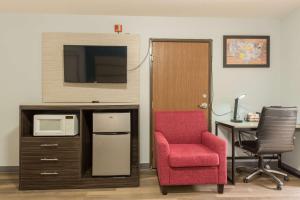 TV i/ili multimedijalni sistem u objektu Quality Inn & Suites Manitou Springs at Pikes Peak